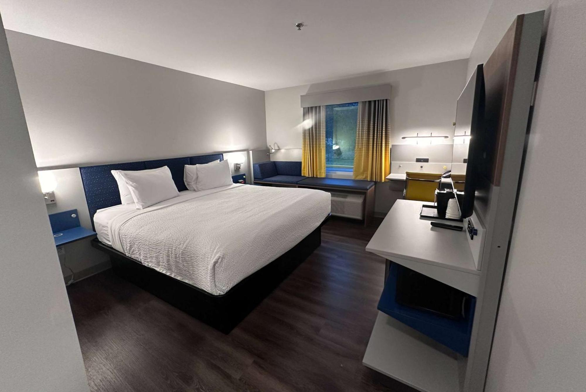 Microtel Inn & Suites By Wyndham Rehoboth Beach Bagian luar foto